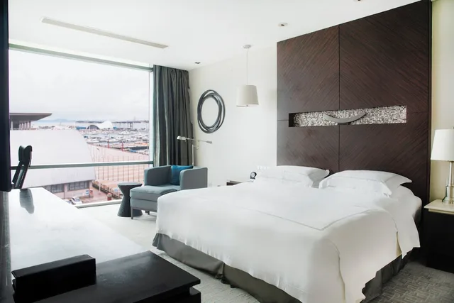 جناح بسرير فردي بإطلالة على البحر بغرفة نوم واحدة مع دخول صالة النادي، INTERCONTINENTAL QINGDAO 3/3