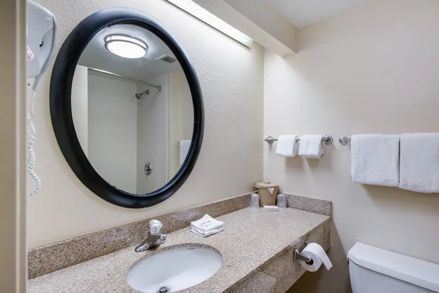 غرفة سوبيريور بسريرين كينج، Red Roof Inn Laredo 3/4