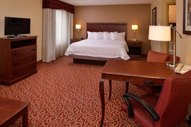جناح استوديو بسرير كينج بحوض جاكوزي، Hampton Inn Lincoln 2/5