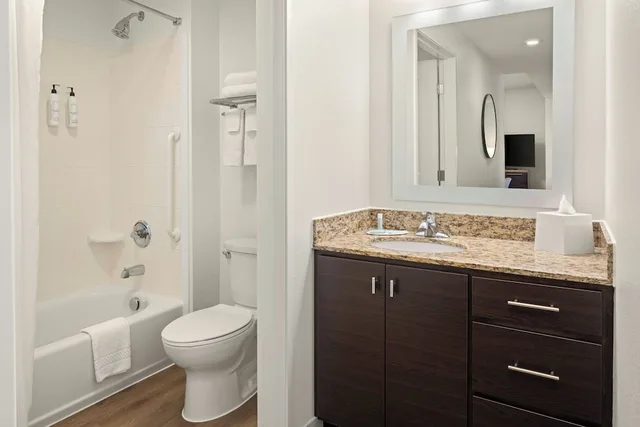 جناح بسريرين كينج بغرفتي نوم مع أريكة، Towneplace Suites Minneapolis Mall of America 3/4