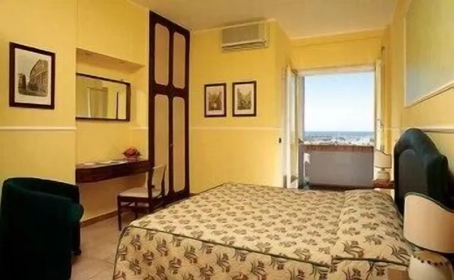غرفة بانورامية ثلاثية بسرير مزدوج وسرير فردي، Tarconte 1/1