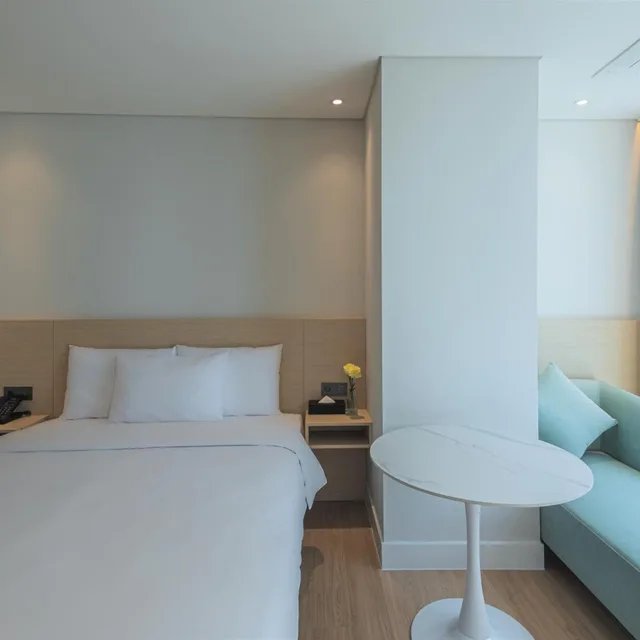 Deluxe, Double Bed, Lateral Side Sea View، The Marine View Hotel 5/10
