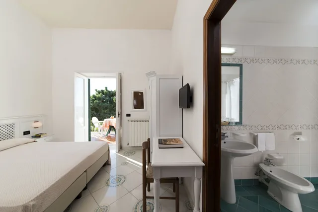 غرفة بسرير مزدوج بإطلالة على البحر، Hotel Villa Melodie - Adults Only 10/10