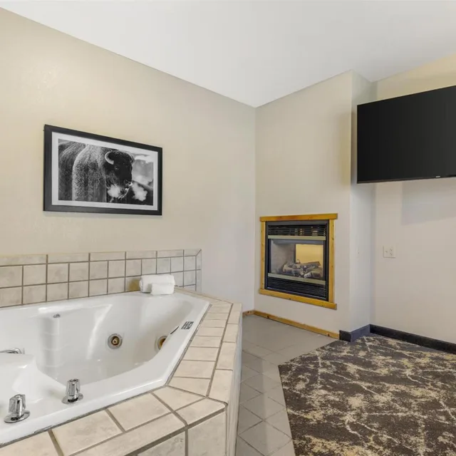جناح بسرير كينج بجاكوزي، Best Western Plus Riverfront Hotel And Suites 8/8