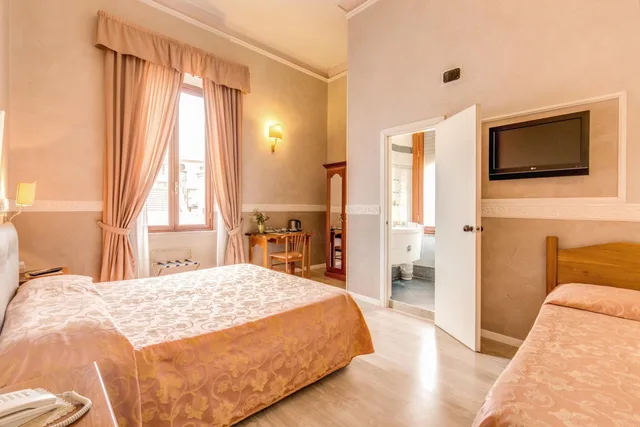 غرفة رباعية، Hotel Martini 2/10