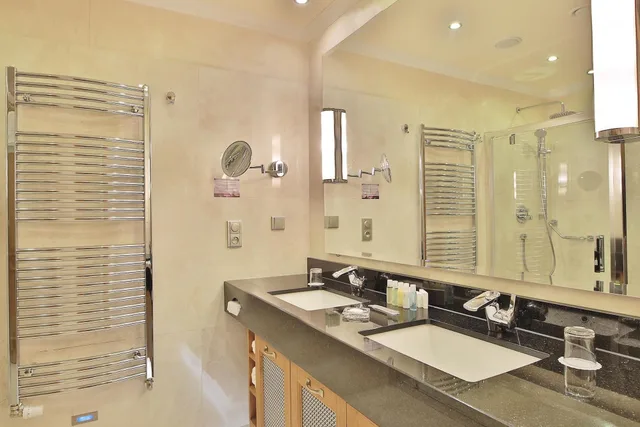 غرفة سوبيريور بسرير مزدوج بإطلالة على النهر بشرفة، Retro Riverside Wellness Resort 6/6