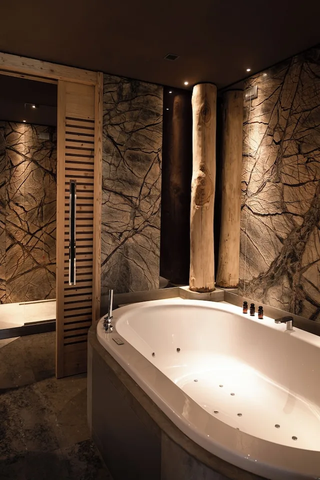 جناح بسرير كينج مع أريكة بحوض جاكوزي، Rosapetra Spa Resort 5/5