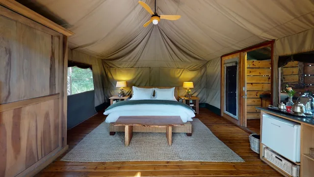 جناح بسريرين منفصلين وسرير كينج بإطلالة على النهر، Summerfields Rose Retreat Spa 2/6