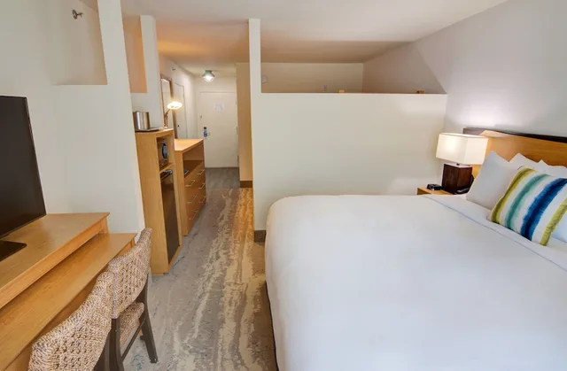 Kids Suite, 1 Queen and 1 Bunk Bed, Queen Bed, No Balcony، Guy Harvey Resort St. Augustine Beach 2/2