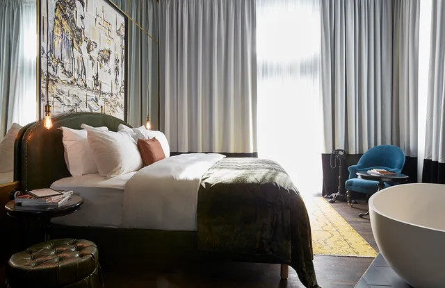 Junior Suite, Sir Savigny Hotel, part of Sircle Collection 2/2