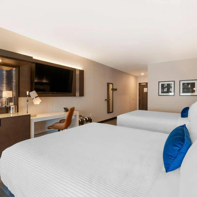 غرفة رباعية بسريرين كوين، Cambria Hotel Detroit Downtown 4/6