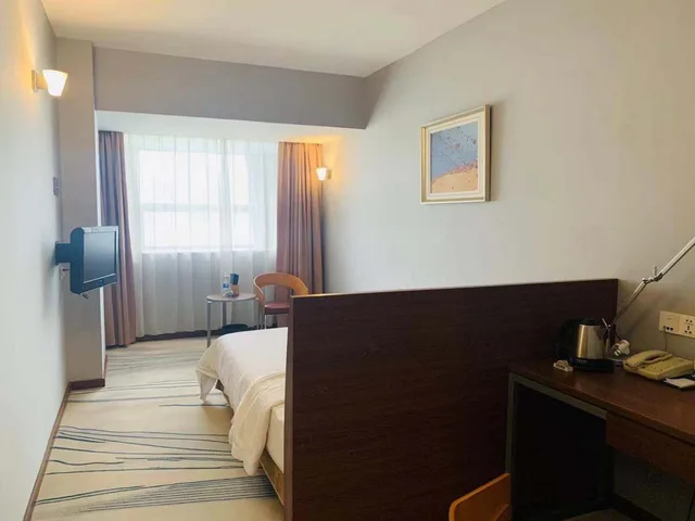 غرفة بسرير كوين للمدخنين، Days Inn by Wyndham Guangzhou 3/3