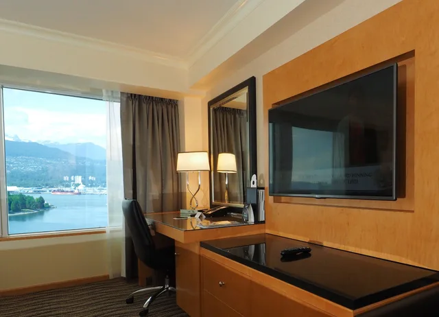 غرفة ديلوكس بسرير كينج بإطلالة على المرفأ، Pan Pacific Vancouver 6/6