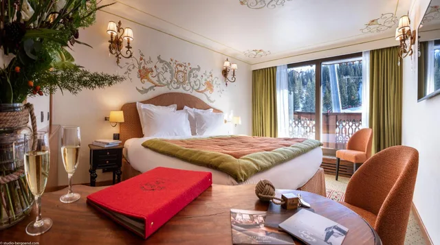 غرفة سوبيريور بسرير مزدوج بشرفة بإطلالة، Hotel de la Loze 8/10