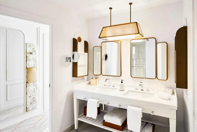 جناح بسرير كينج بإطلالة على الحديقة بغرفة نوم واحدة مع أريكة، Carlton Cannes, a Regent Hotel 2/2