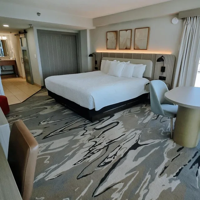 غرفة بسرير كينج بإطلالة على البحر، Nautilus Inn 2/10