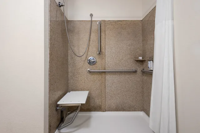 Studio, Suite, Queen Bed, Accessible, Candlewood Suites Norfolk Airport 2/3