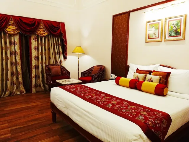 غرفة ملكية كلوب، Noor Us Sabah Palace 3/6