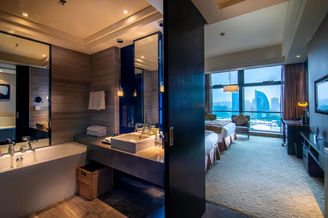غرفة ديلوكس بسريرين مزدوجين بإطلالة على المدينة، Renaissance Guiyang Hotel 7/7