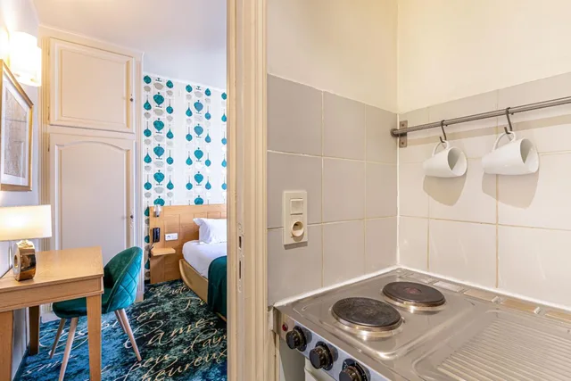 غرفة قياسية بمطبخ صغير، Hotel Romance Malesherbes By Patrick Hayat Formerly Romance Malesherbes 7/10