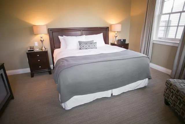 Adjoining, Deluxe, King Bed, 124 on Queen Hotel & Spa 4/8