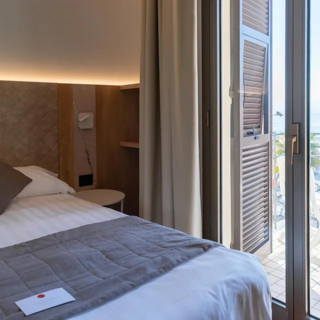 Room, Double or Twin Bed, Side Sea View، Parigi 4/6