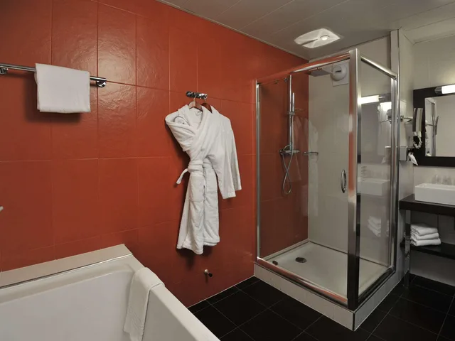 جناح، Mercure Maurepas Saint Quentin 3/3