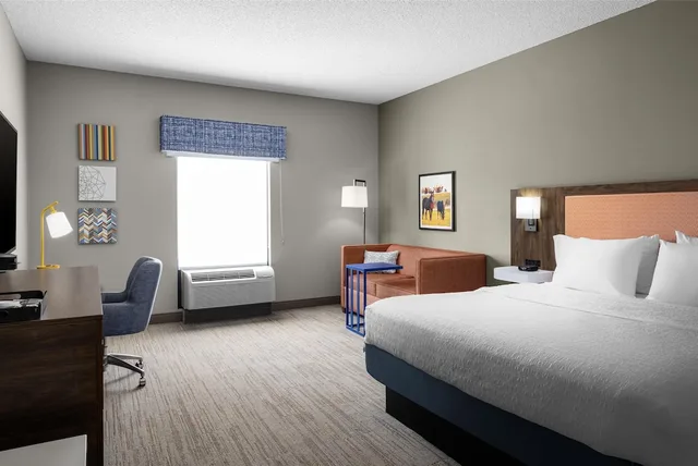 Study, King Bed, Sofa، Hampton Inn Williamsburg 1/9