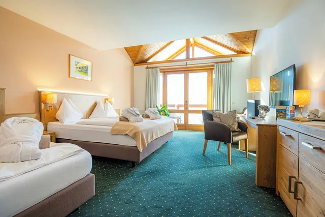 غرفة كومفورت ثلاثية بسرير كينج وسرير فردي، Hotel Das Gastein 2/3