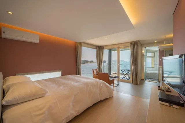 Deluxe, Tacet Pension 2/6