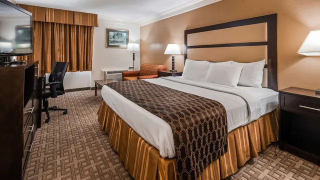 غرفة قياسية بسرير كينج، Best Western Riverside Inn 1/5