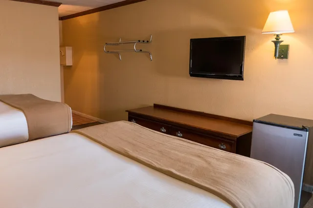 غرفة بسرير مزدوج، Wild Bear Inn 2/2