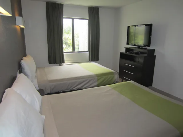 2 King Beds - Non-Smoking, Studio6 Concord, CA 1/4