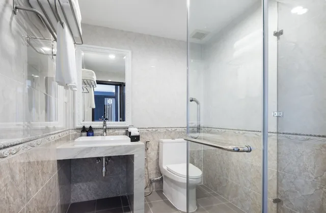 غرفة ديلوكس بسريرين منفصلين بإطلالة على النهر بشرفة، Eastin Hotel Vientiane 5/6