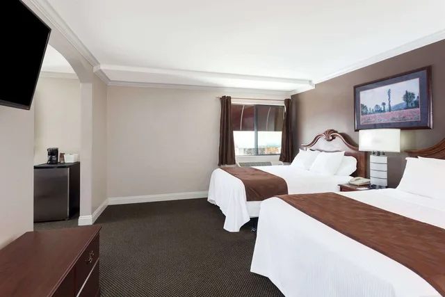 Room, 2 Queen Beds, Knights Inn Downtown Los Angeles 1/1