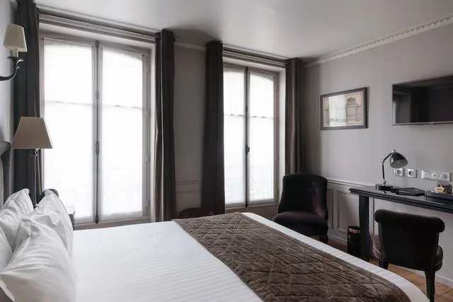 Top, Deluxe, Queen Bed, Eiffel View, Balcony, Hotel Saint-Louis Pigalle 2/5