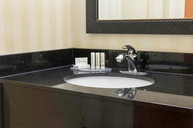 غرفة بسرير كوين، Fairfield Inn Suites Fargo 7/7
