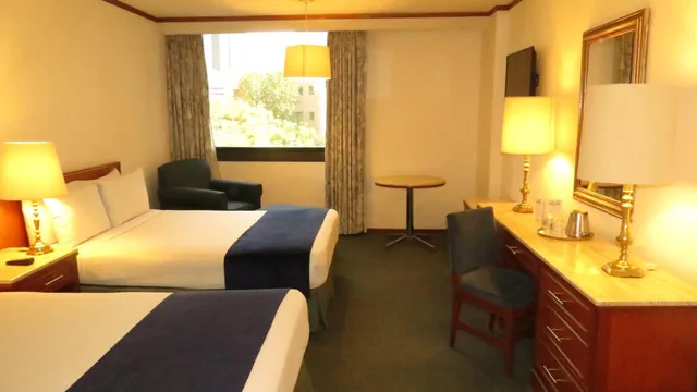 غرفة سوبيريور بسريرين منفصلين، Bristol Hotel 6/10