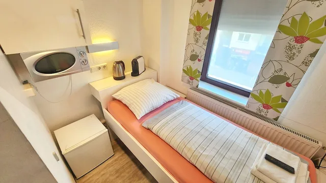 Economy, Single, Single Bed, Marion Weber House 6/10