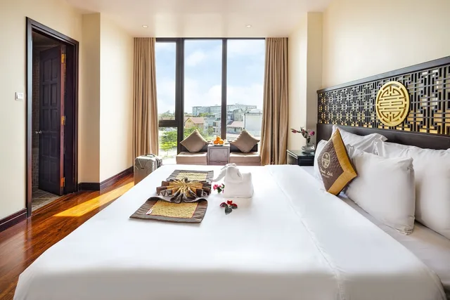 غرفة متصلة ديلوكس عائلية بسرير كينج وسريرين منفصلين، Thanh Lich Royal Boutique Hotel 3/7