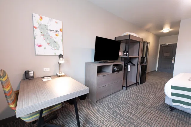 جناح بسرير كينج لذوي الإعاقة، Oxford Suites Paso Robles 5/7