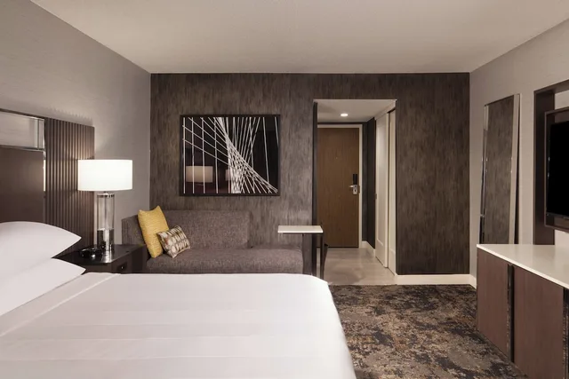 غرفة بسرير كينج، Dallas Fort Worth Airport Marriott 3/5