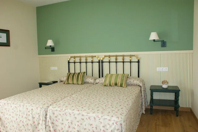 غرفة بسرير مزدوج أو سريرين منفصلين، Hotel Colonial de Santillana 6/10