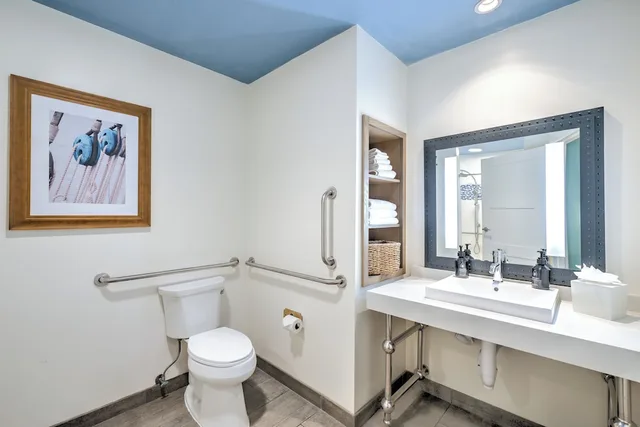 غرفة سوبيريور بسرير كينج بغرفة نوم واحدة لذوي الإعاقة، Hotel Indigo Orange Beach Gulf Shores 5/9