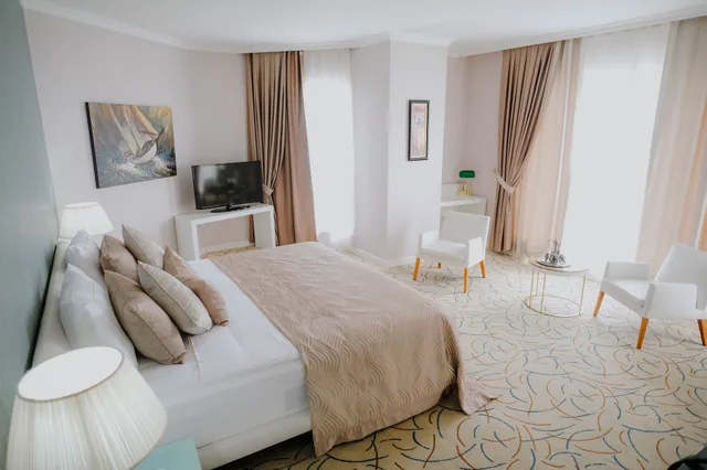 Deluxe, Suite, King Bed, Sea and City View, Ramada By Wyndham Tekirdag 2/3