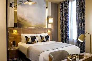 Room, Single, King Bed, Hotel Le Rocroy 1/1