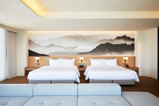 Suite, 2 King Beds, Lake and Ocean View، Homm Marina Sokcho 3/8