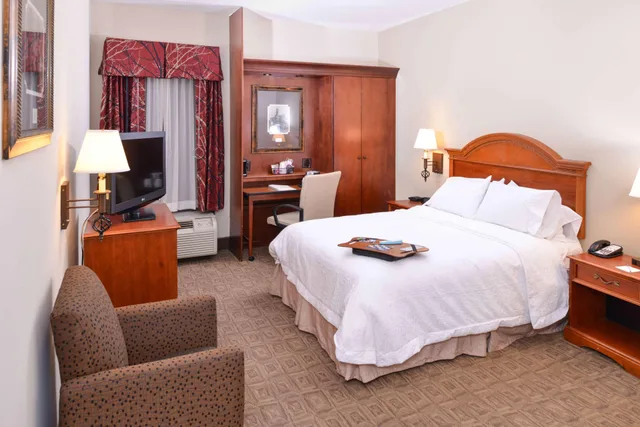 غرفة بسرير كوين، Hampton Inn Gadsden 1/2