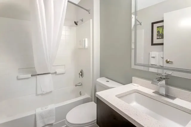 غرفة بسرير كوين، MainStay Suites Little Rock West Near Medical Centers 4/6