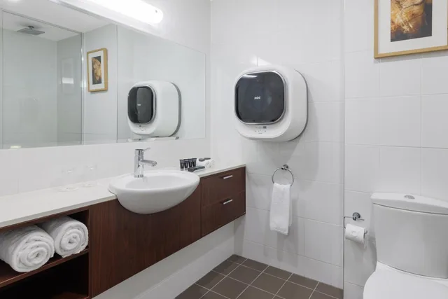 1 Bedroom, Loft, Apartment, Double Bed, Balcony، Amora Herencia Riverwalk Melbourne 3/4